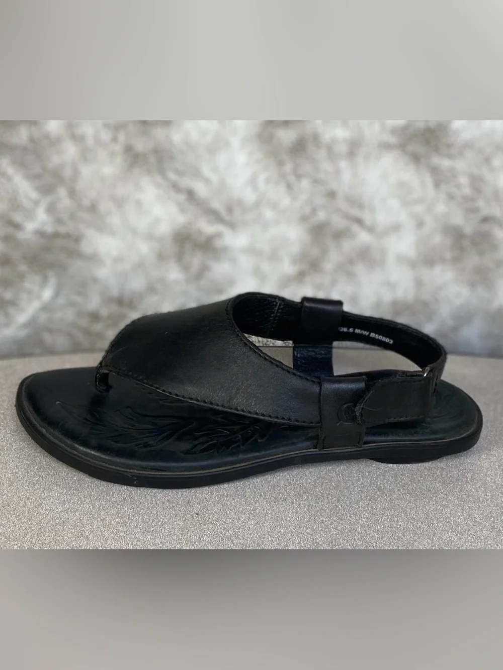 Born Black Leather Thong Style Adjustable Back Strap Sandals Size 6